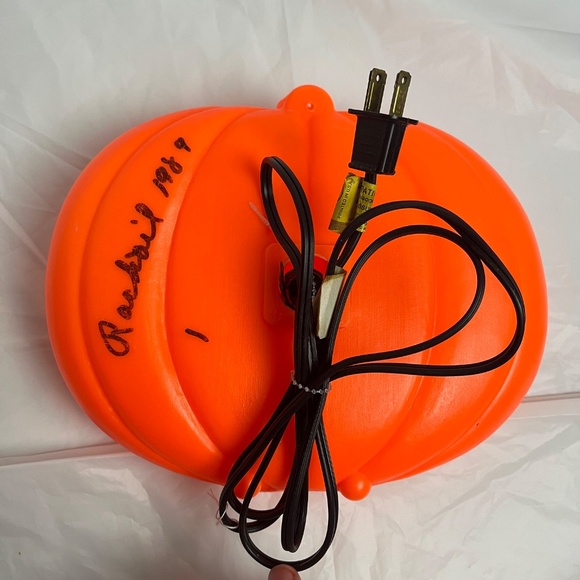 Vintage 9” Flat Light Up Halloween Blow Mold Jack-O-Lantern Pumpkin Made in USA - Picture 4 of 8